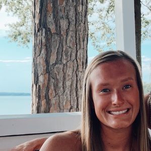 Meet your Posher, Alexandra